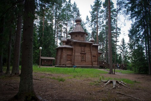 Храм в лесу